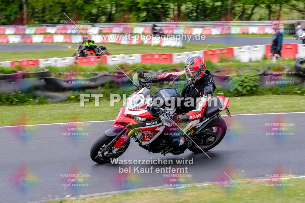 MotoTeamVBK-20915 | Hier findet Ihr Bilder von Touristenfahrten auf der Nürburgring Nordschleife oder von anderen Veranstaltungen die ich besucht habe. Viel Spass beim Durch Schauen 