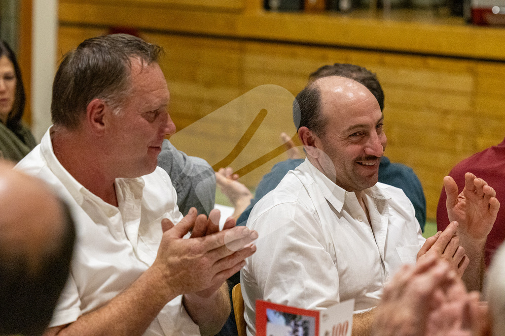 SKE100J_4888 | Die Schwinger des Schwyzer Kantonalen Schwingerverbandes: Fotos, die Dynamik und Leidenschaft festhalten, sowie emotionale Momente aus dem traditionellen Schwingsport zeigen. - Realisiert mit Pictrs.com