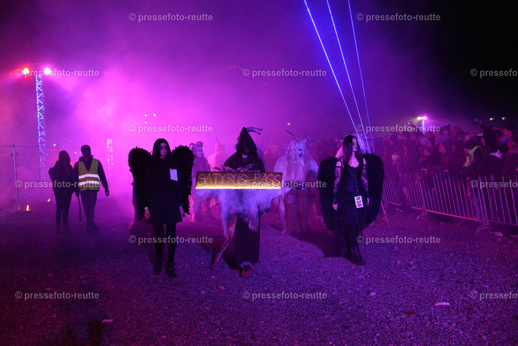 news-2022-Dez03-Krampusumzug-Reutte-WTV_6037 | Info aus dem Bezirk Reutte/Ausserfern Tirol sowie eine umfangreiche Bilddatenbank über die gesamte Region: Lechtal, Talkessel Reutte, Tannheimertal, Zwischentoren. Lech, Plansee, Zugspitze, Grenztunnel, B179, Fernpassstraße, Verkehr, Lawinen, Tradition, - Realisiert mit Pictrs.com