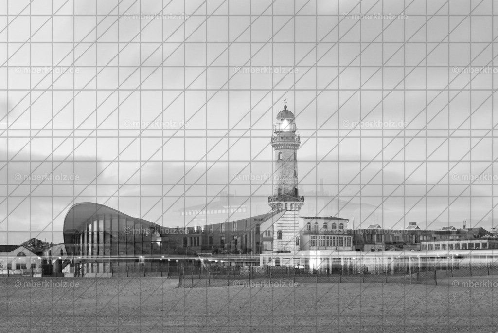 Marko_Berkholz_mberkholz_warnemünde_MBE9826 | Bilder aus dem Ostseebad Warnemünde, den Warnemünder Leuchtturm aus unterschiedlichen Perspektiven für Ihre Büroräume oder den privaten Lieblingsraum. In meinem Premium Bild Shop aus Rostock Warnemünde, entscheiden allein Sie, auf welches exklusive Material, in welcher Größe und in welchem Format der brillante Bilddruck erfolgt. Wir versenden innerhalb Deutschlands, Österreich und der Schweiz. Besuchen Sie mich auch gerne in meinem Warnemünder Fotostudio oder kontaktieren mich bei Fragen zur Motiv. info@mberkholz.de