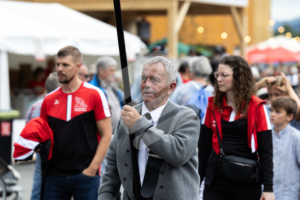 ESAF2025_Freitag_4100 | Die Schwinger des Schwyzer Kantonalen Schwingerverbandes: Fotos, die Dynamik und Leidenschaft festhalten, sowie emotionale Momente aus dem traditionellen Schwingsport zeigen. - Realisiert mit Pictrs.com