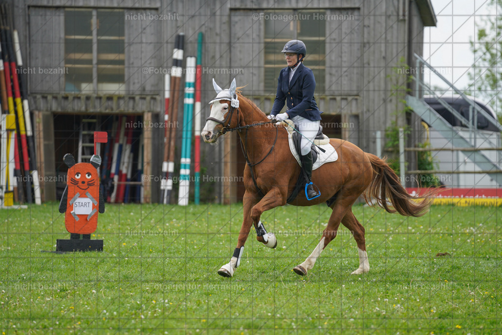 20240509-FAH02408 | Turnierbilder der Turnierfotografen Bayern, Pferdesport Fotografie, Reitsportbilder, Turnier Landberg am Lech, Turnierbilder bayern, Fotoagentur Herrmann