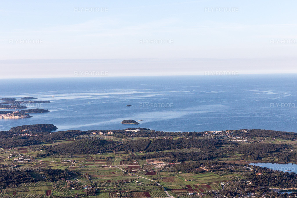 Luftbild: Ortsansicht in Vrsar im Bundesland Gespanschaft Istrien in Kroatien. Foto: IMG_106310.jpg vom 14.04.2018 durch Werner Riehm/FLY-FOTO.de