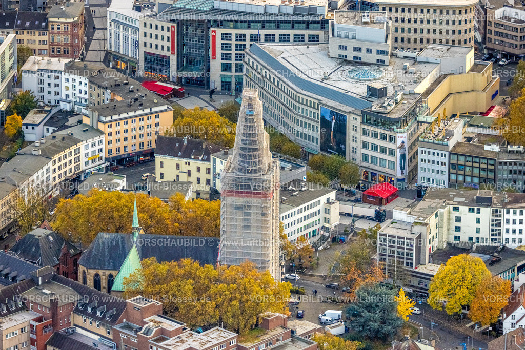 Bochum231102715 | Luftbild, Baustelle mit Reparatur und Sanierung am verhüllten Kirchturm der kath. Propsteikirche St. Peter und Paul, Modehaus Baltz Bekleidungsgeschäft, Gleisdreieck, Bochum, Ruhrgebiet, Nordrhein-Westfalen, Deutschland