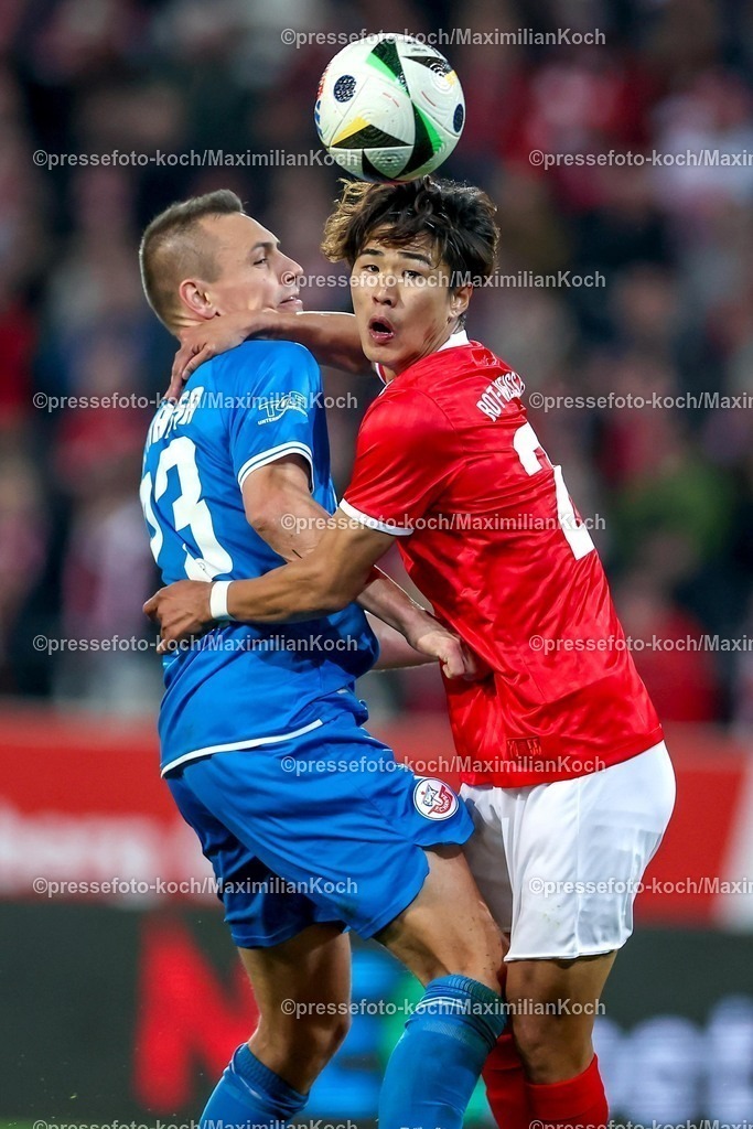 RWE06042501078 | 2025.04.06, Fußball, 3.Liga, Rot-Weiss Essen - FC Hansa Rostock, Stadion Hafenstraße, Saison 2024 2025: Franz Pfanne (FC Hansa Rostock #23) im Zweikampf gegen Kaito Mizuta (RWE #24) DFB regulations prohibit any use of photographs as image sequences and or quasi-video.