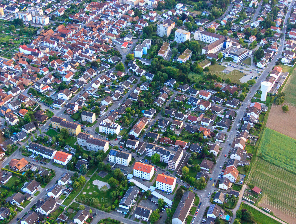 Luftbild: Röntgenstr in Kandel im Bundesland Rheinland-Pfalz in Deutschland. Foto: IMG_66501.jpg vom 30.05.2014 durch Werner Riehm/FLY-FOTO.de