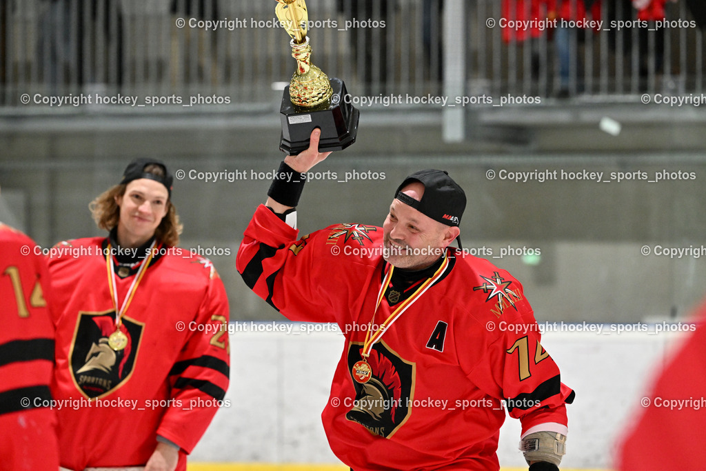 Lendhafen Seelöwen vs. Spartans Althofen | #74 Tremschnig Gerold Spartans Althofen, Meisterfeier Spartans Althofen Mannschaft, Lendhafen Seelöwen vs. Spartans Althofen, Lendhafen Seelöwen vs. Spartans Althofen am 14.02.2025 in Ferlach (HTC Eishalle Ferlach), Austria, (Photo by Bernd Stefan)