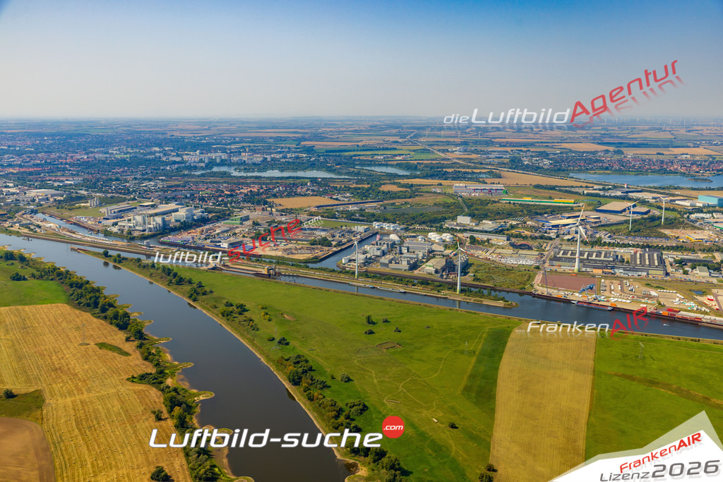Hafen Magdeburg Bild- Das Luftbild wurde 2025 vom UL-Flugzeug heraus erstellt ( keine Drohne bzw. Drohnenaufnahme ) - Hochauflösende Luftaufnahme -Nicht vergleichbar mit Google Maps oder Satelittenbilder- Die Geschenkidee !Mit Lizenz und Bildrechte bestellbar - CC