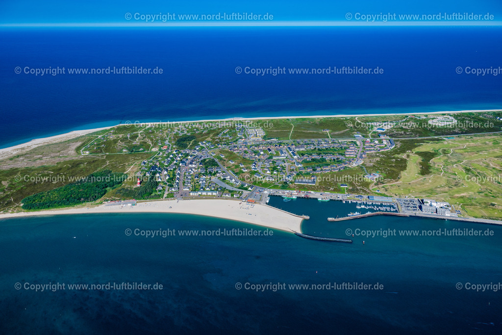 Sylt_Hörnum_ELS_2863210625 | HöRNUM (SYLT) 21.06.2025 Ortsansicht der Straßen und Häuser der Wohngebiete in Hörnum (Sylt) auf der Insel Sylt im Bundesland Schleswig-Holstein, Deutschland. Weiterführende Informationen bei: Sylt Marketing GmbH. // Town View of the streets and houses of the residential areas in Hoernum (Sylt) on Island Sylt in the state Schleswig-Holstein, Germany. Further information at: Sylt Marketing GmbH. Foto: Martin Elsen