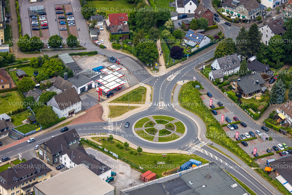 Sprockhoevel250517419 | Luftbild, Neuer grüner Kreisverkehr an der Wuppertaler Straße und Hauptstraße, Niedersprockhövel, Sprockhövel, Ruhrgebiet, Nordrhein-Westfalen, Deutschland