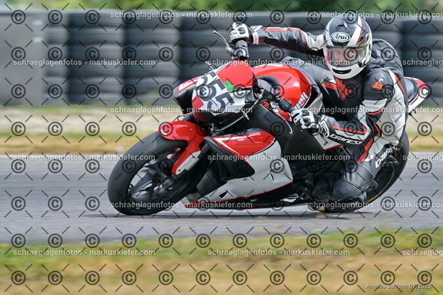 25bt05-1587 | markuskiefer.com - Realisiert mit Pictrs.com