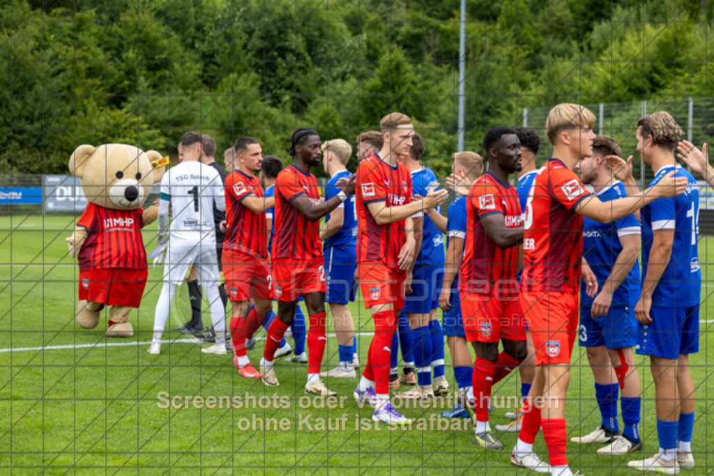 20250706_153258_0730 | #,TSG Salach (blau) vs. 1.FC Heidenheim (rot), Fußball, Freundschaftsspiel - WfV, Saison 2025/2026, Rasensportplatz, Staufenecker Str. 41, 73084 Salach, 06.07.2025 - 15:30 Uhr,Foto: PhotoPeet-Sportfotografie/Peter Harich