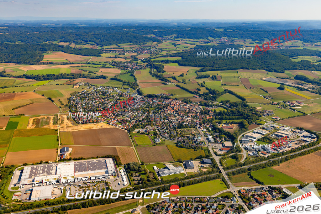 Luftaufnahme von Buttenheim - Die Luftaufnahme wurde 2025 vom UL-Flugzeug heraus erstellt ( keine Drohne ) - Hochauflösende Luftaufnahme - für professionelle Ausdrucke geeignet. Die Geschenkidee !Mit Lizenz und Bildrechte bestellbar
