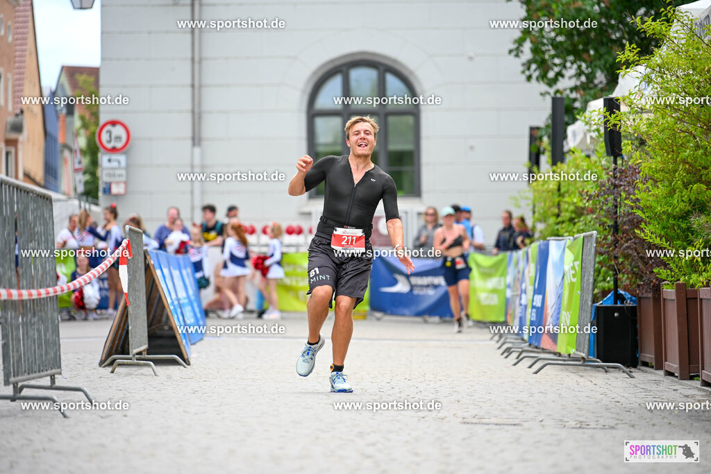 SZI_8208 | Stadttriathlon Erding 2025. #yourpictrs #sportshot_your_pictrs @Sportshotphotography #stadttriathlonerding Copyright: www.sportshot.de