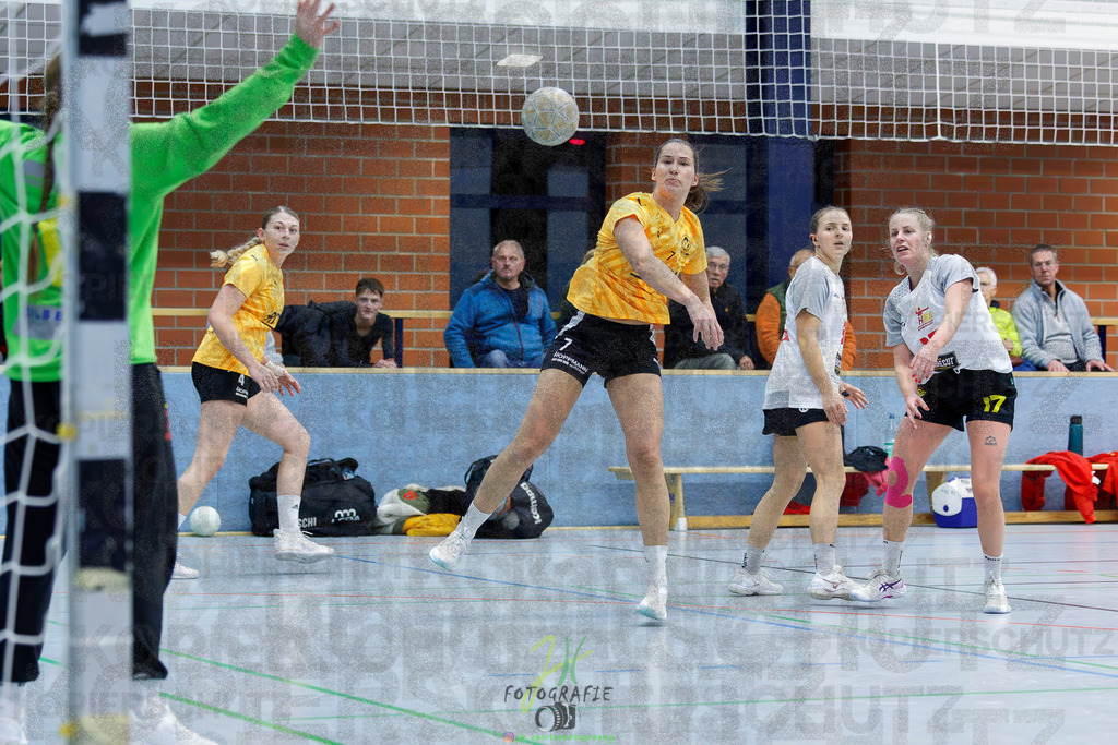 Frauen Oberliga Mitte (HHV); HSG Eibelshausen/Ewersbach - HSG Wettenberg II | Frauen Oberliga Mitte (HHV); HSG Eibelshausen/Ewersbach - HSG Wettenberg II am 13.12.2025 in Steinbrücken (Sporthalle am Hammerweiher)Photo © 2025 - Jörg Heinrich - Realisiert mit Pictrs.com