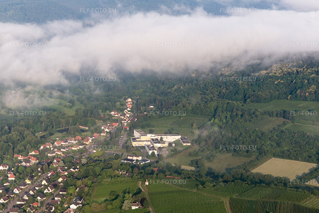 Vue aérienne: Clinique à Wissembourg dans le département Bas Rhin, France. Photo: IMG_107847.jpg prise le 10/06/2018 par Werner Riehm/FLY-FOTO.eu – Résolution de l'original: 5472 x 3648 px