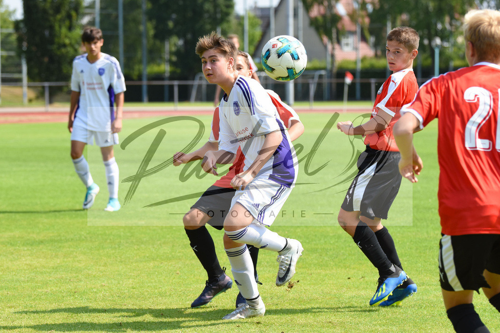 20180722_OSNCAL_0015 | Fußball, C-Junioren :   beim Testspiel zwischen VfL Osnabrück U15 vs. JFV Calenberger Land U15 am 22.07.2018 im Sportpark Illoshöhe in Osnabrück, Deutschland.(Foto von Nico Paetzel) - Realisiert mit Pictrs.com