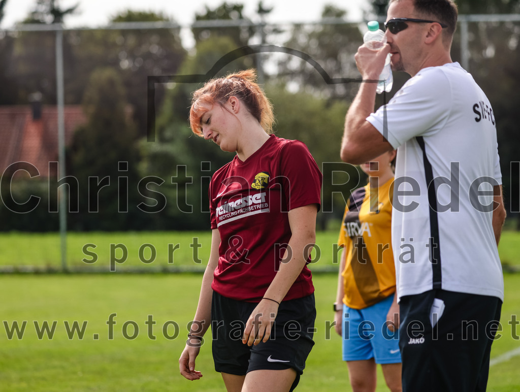 2023-09-03_063_Teamware_Cup_2023 | Oberding, Deutschland, 03.09.2023:
Fußball, TS Teamwear Cup 2023, Vorrunde, FC Schwaig gegen FC Langengeisling, Endergebnis: 

Foto: Christian Riedel / fotografie-riedel.net