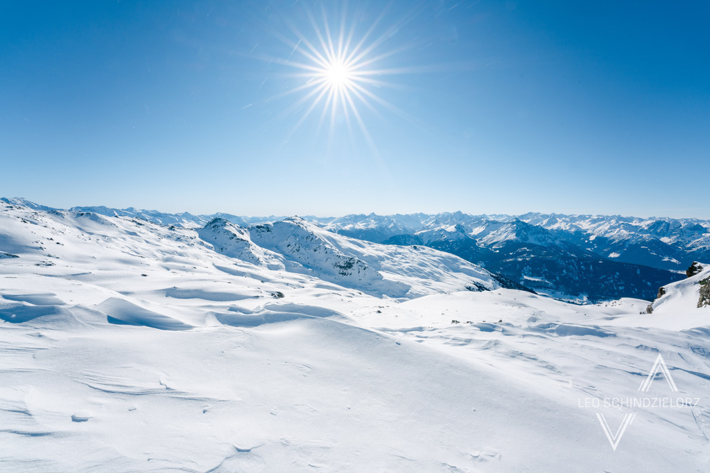 Fotografie_Leo_Schindzielorz_AT_Winter_Tirol_Viggartal_Kreuzspitze_20220212_A7R01155_org | Atmosphärische Landschaftsbilder & Drohnenaufnahmen aus dem Allgäu, Tirol, Südtirol & der Schweiz – ideal für Leinwanddrucke & zur stilvollen Raumgestaltung. - Realisiert mit Pictrs.com