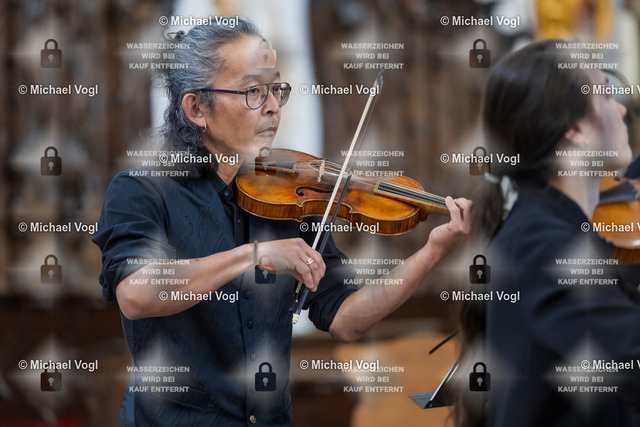 TAM25_K.10__Michael-Vogl_012_7350 | Tage Alter Musik Regensburg K.10 Basilika Unserer Lieben Frau zur Alten Kapelle The Beggar’s Ensemble (Frankreich) Elite de bons mots Meister des französischen Barocks Rameau – Royer – Boismortier – Leclair Augustin Lusson Solovioline, Leitung Foto: Michael Vogl