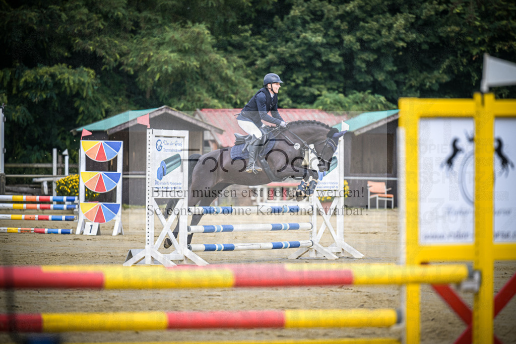DOS_1558 | Entdecke hochwertige Reitturnierfotos von Foto Oger. Professionell, emotional und authentisch – jetzt Lieblingsmomente im Shop bestellen.Deutschlandweite Turnierfotografie. - Realisiert mit Pictrs.com