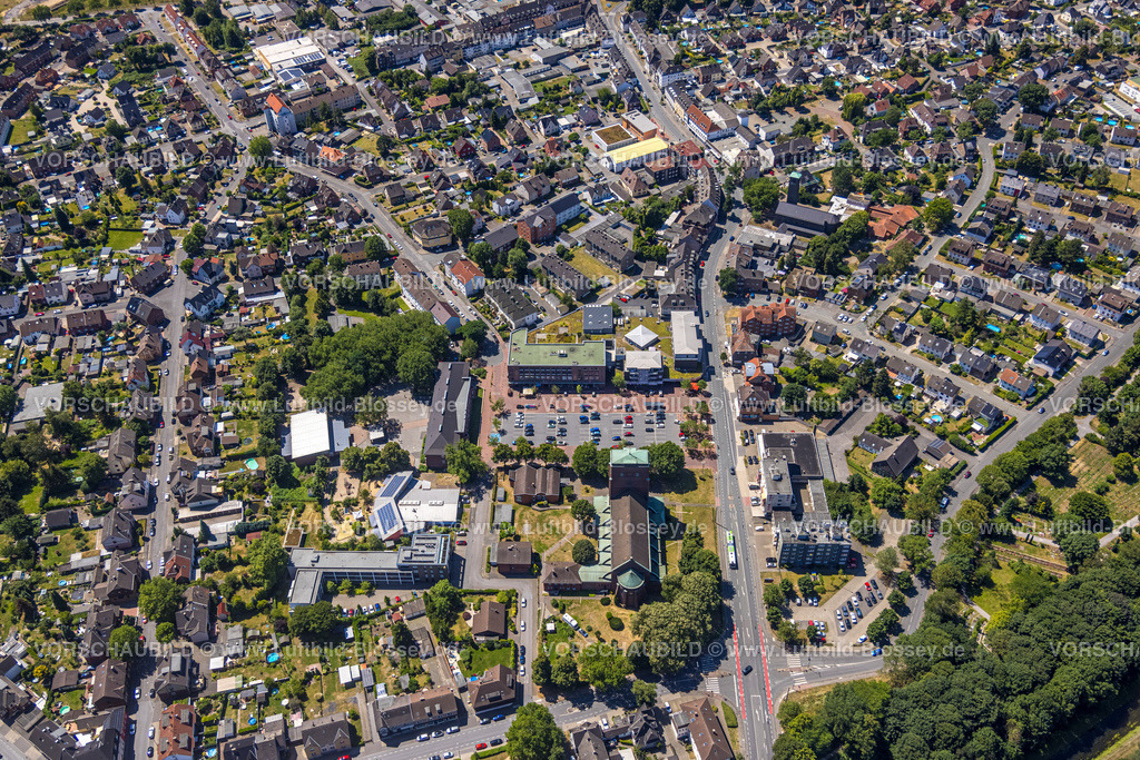 Castrop-Rauxel220706124 | Luftbild, Innenstadt mit kath. Kirche St. Antonius, Marktplatz, Ickern, Castrop-Rauxel, Ruhrgebiet, Nordrhein-Westfalen, Deutschland