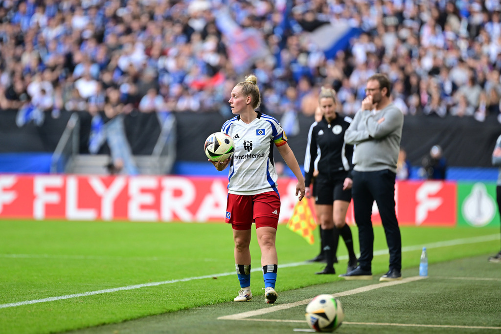Fußball I Frauen I Saison 2024-2025 I DFB-Pokal I Halbfinale I Hamburger SV - SV Werder Bremen | Der Sportfotograf. - Realisiert mit Pictrs.com