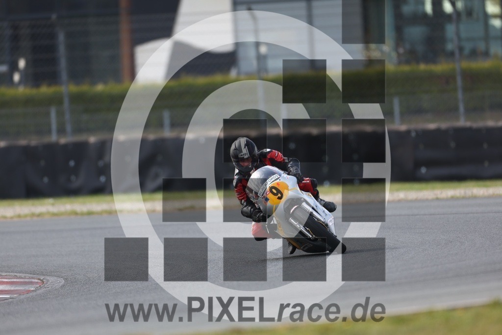 0009-20250412_00787 | Schöne Erinnerungen an spannende Momente - das festzuhalten ist unser Job. PIXELrace.de ist seit 2003 auf den Rennstrecken Europas unterwegs um die Action draußen beim Fahren und die wunderbare Stimmung imm Fahrerlager für euch einzufangen.