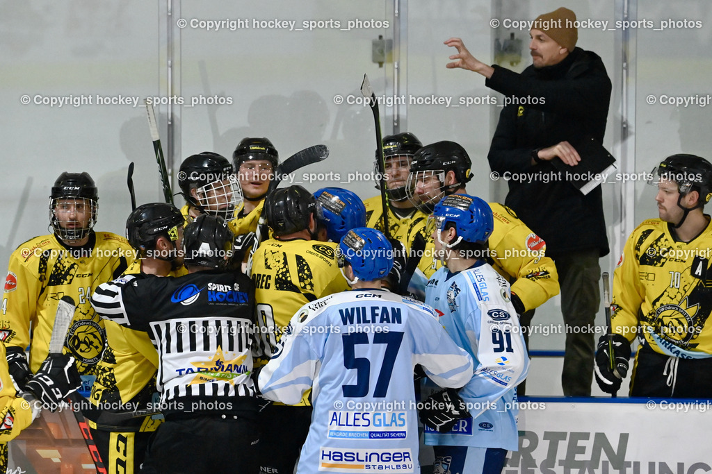 ESC Steindorf vs. EC Spittal Hornets 3.12.2022 | #57 Wilfan Franz, #18 Pöck Markus, #16 Nageler Daniel, #9 Essmann Kevin, Headcoach EC Spittal Hornets ORZETEK Florian