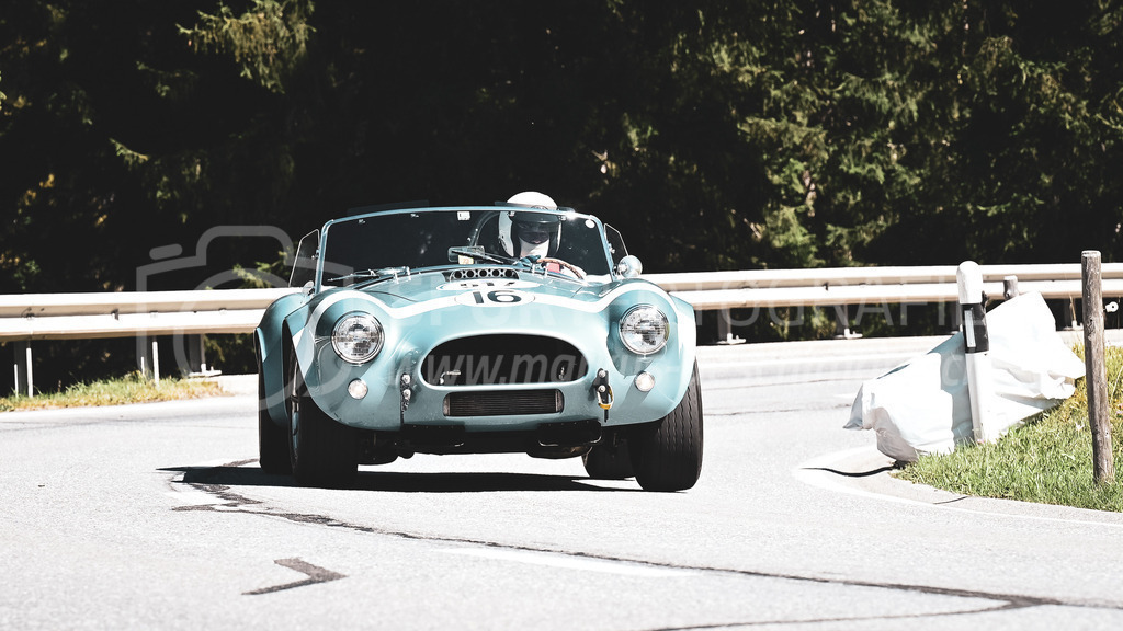 19. Arosa ClassicCar 2023 - 1. September 2023 | 19. Arosa ClassicCar 2023
Arosa, Schweiz
Lüthi Ernst aus Rhäzüns mit der Startnummer 517 in einem AC / Shelby Cobra 289 FIA, Jahrgang 1965, in der Klasse Competition.
@arosaclassiccar, @arosa.official, #arosaclassiccar, #arosa, #76curves, #classiccar
Bild: Sportfotografie Markus Aeschimann | www.markus-aeschimann.ch - Realisiert mit Pictrs.com