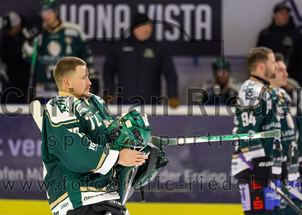 2025-12-28_040_TSV_Erding_gegen_onesto_Tigers_Bayreuth | Erding, Deutschland, 28.12.2025:Eishockey, Oberliga Süd 2025 / 2026, 31. Spieltag, TSV Erding gegen onesto Tigers Bayreuth, Endergebnis: 6:5 n.V.Torwart David Zabolotny (Erding Gladiators, #72)Foto: Christian Riedel / fotografie-riedel.net