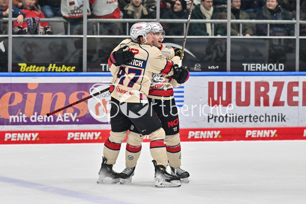 Augsburger Panther - Nürnberg Ice Tigers | Jubel nach dem Ausgleich zum 3-3 durch Jeremy McKENNA (Nürnberg Ice Tigers #91) / Tor / Treffer / Feude Happy / Torschuetze / DEL: Augsburger Panther - Nuernberg Ice Tigers, Curt Frenzel Stadion am 03.01.2025