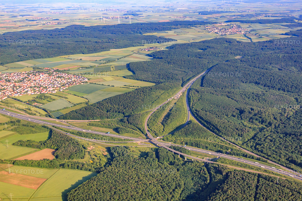 Luftbild: Autobahndreieck Würzburg West A43/A81 in Irtenberger Wald im Bundesland Bayern in Deutschland. Foto: IMG_66233.jpg vom 30.05.2014 durch Werner Riehm/FLY-FOTO.de