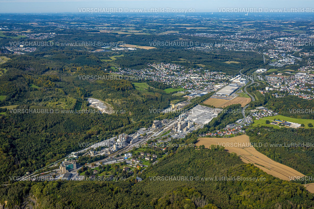 Menden230905472 | Luftbild, Gewerbegebiet Hönnetal mit Lhoist Europe Rheinkalk, Riemke Steinbruch, Ortsansicht Hüingsen, Oberrödinghausen, Menden, Sauerland, Nordrhein-Westfalen, Deutschland