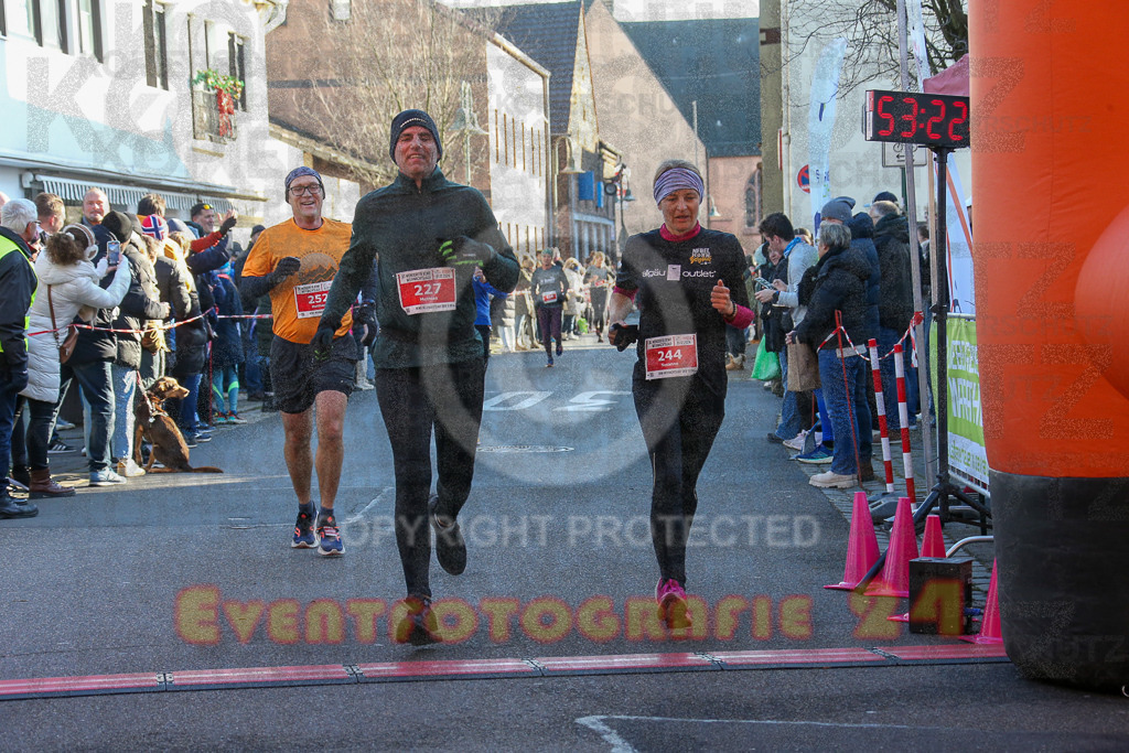 241201_1229_EX1_2355 | Sportfotografie im Rhein-Sieg Kreis, Köln, Bonn, NRW, Rheinland Pfalz, Hessen, etc. Unser Tätigkeitsfeld umfasst den Laufsport vom Volkslauf über den Marathon, Duathlon, Triathon bis zum Ultralauf wie Kölnpfad Ultra oder Schindertrail.