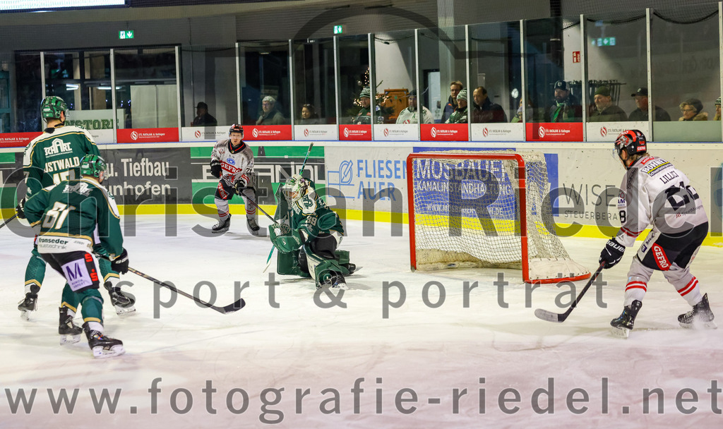 2025-12-14_060_TSV_Erding_gegen_ECDC_Memmingen_Indians | Erding, Deutschland, 14.12.2025:Eishockey, Oberliga Süd 2025 / 2026, 26. Spieltag, TSV Erding gegen ECDC Memmingen Indians, Endergebnis: 1:2Foto: Christian Riedel / fotografie-riedel.net