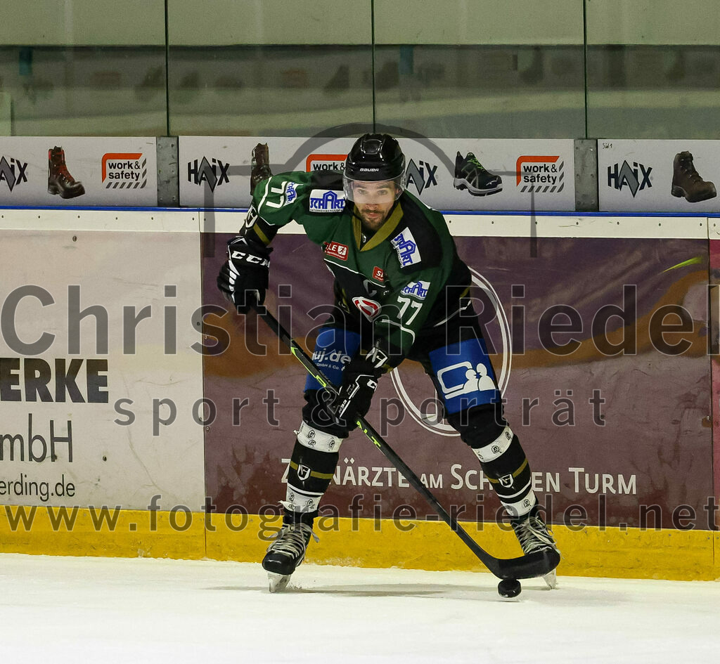 2023-01-13_045_TSV_Erding_gegen_VfE_Ulm-Neu-Ulm | Erding, Deutschland, 13.01.2023:
Eishockey, Bayernliga 2022 / 2023, 27. Spieltag, TSV Erding gegen VfE Ulm/Neu-Ulm, Endergebnis: 6:1

Philipp Michl (Erding Gladiators, #77)

Foto: Christian Riedel / fotografie-riedel.net