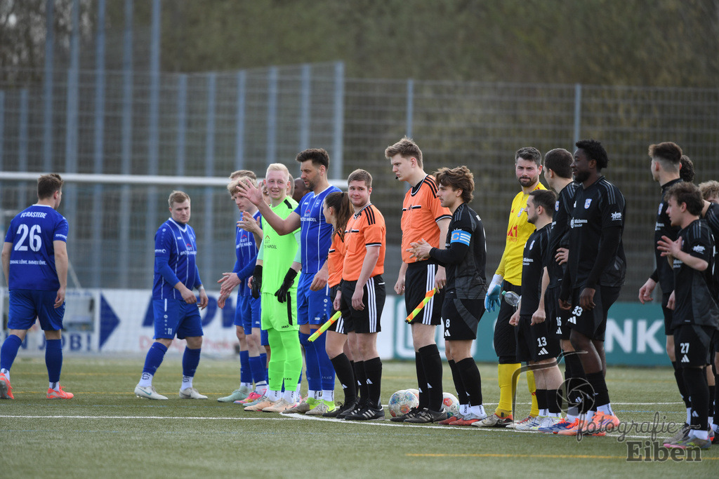 FC Rastede-VFl Stenum | Herren Bezirksliga 2; FC Rastede (blau)-VFL Stenum (schwarz) am 29.03.2026 in Rastede (Sportanlage Köttersweg), Photo: Philip Eiben 2026 - Realized with Pictrs.com