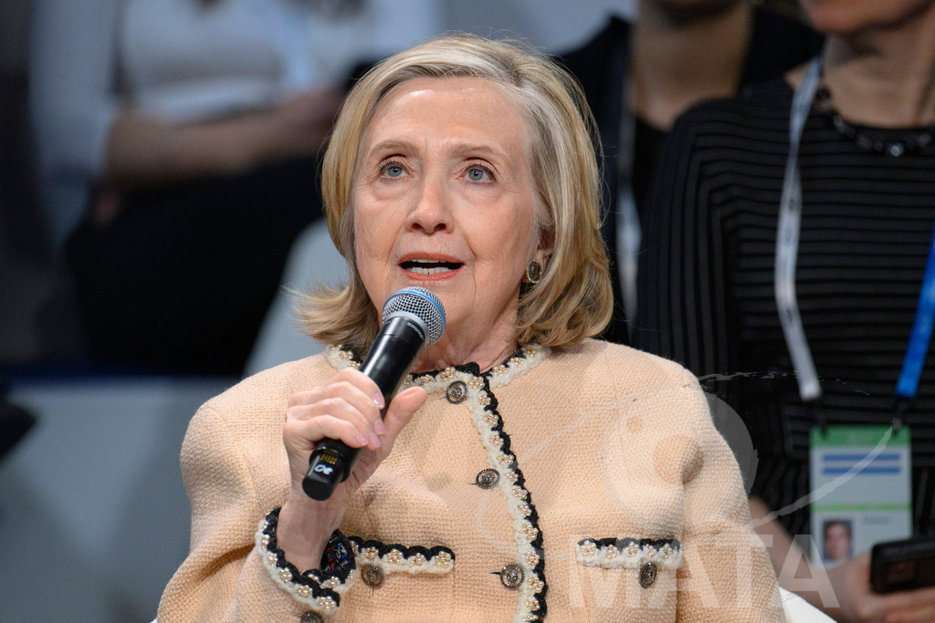 _DWA0254 | Die US-Politikerin Hillary Clinton auf der Veranstaltung Girls Just Want to Have Fundamental Rights: Fighting the Global Pushback im Rahmen der Münchner Sicherheitskonferenz 2026. München, 14.02.2026 Bayern Deutschland - Realisiert mit Pictrs.com