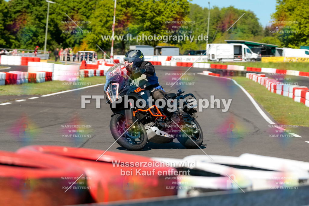Moto-TeamOBK-21488 | Hier findet Ihr Bilder von Touristenfahrten auf der Nürburgring Nordschleife oder von anderen Veranstaltungen die ich besucht habe. Viel Spass beim Durch Schauen 