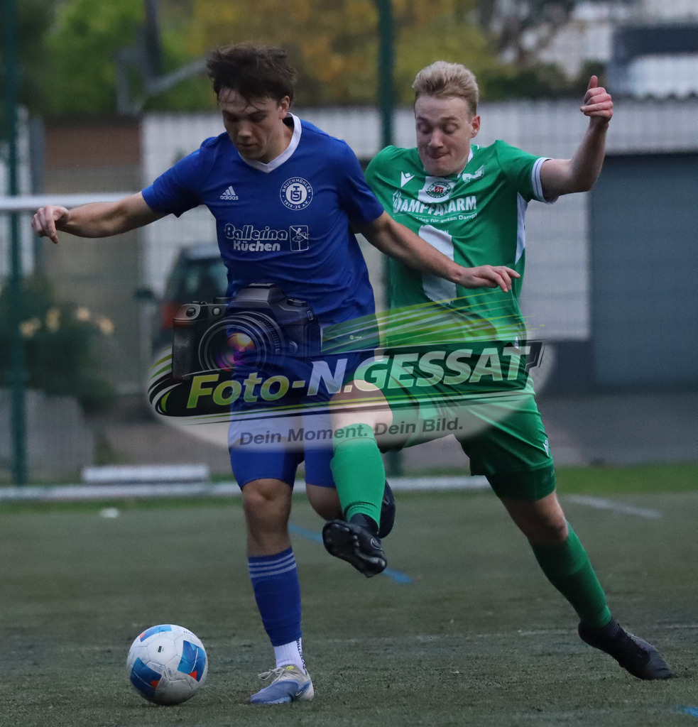 Bünder SV - TuS Bruchmühlen | Auf dem Bild zu sehen: grün Bünder SV: Florian Finke ; blau TuS Bruchmühlen: Jan HrdinaBünder SV, TuS Bruchmühlen, Saison 25/26, Kreisliga A, Bünde, Deutschland - Realisiert mit Pictrs.com