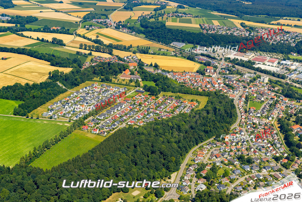Aktuelles Luftbild von  Warthausen - Die Luftaufnahme wurde 2022 mittels UL-Flugzeug erstellt ( keine Drohne ) - hochauflösende Kamera-Systeme von  Canon -Beste Qualität - Für grossformatige Ausdrucke geeignet. Die Geschenkidee !