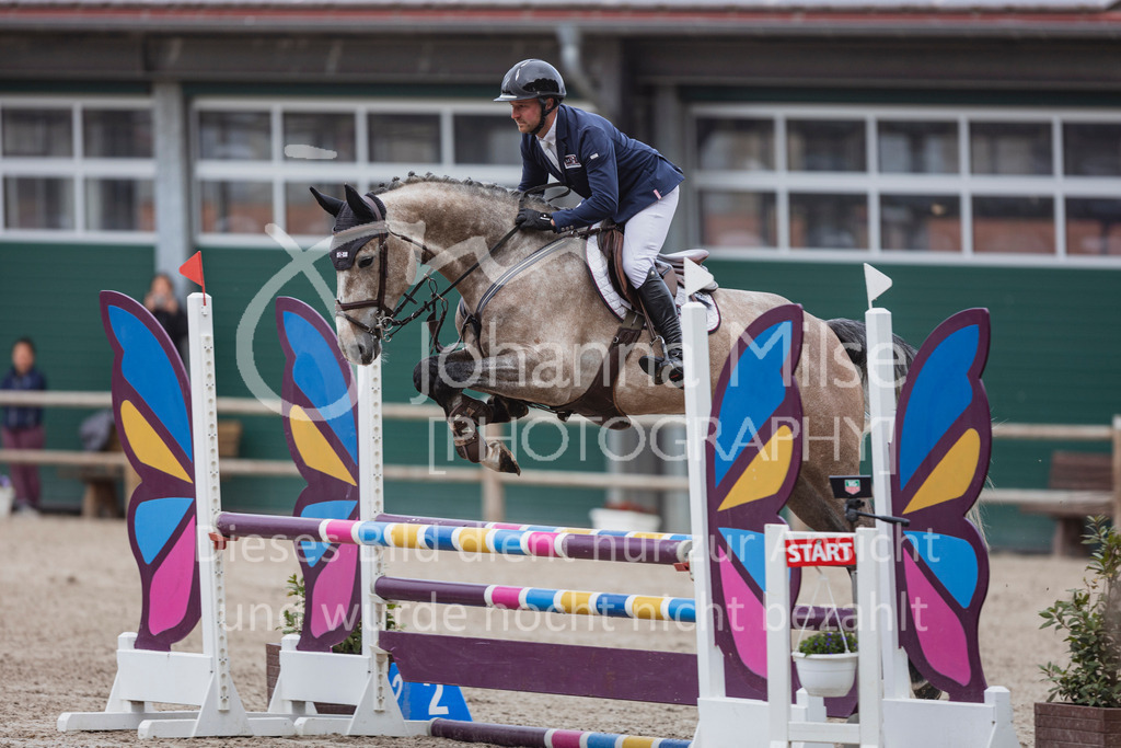 250506_Mühlen_SprPf-A2-228 | Deine schönsten Turniermomente als professionelle Fotos! Entdecke hochwertige Pferdesport-Fotografie im Online-Shop. Jetzt Fotos finden & bestellen!