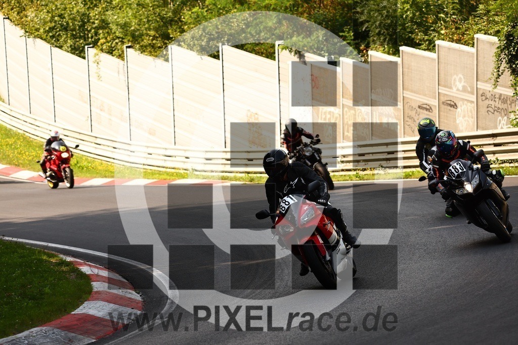 0883-20250814_03459 | Schöne Erinnerungen an spannende Momente - das festzuhalten ist unser Job. PIXELrace.de ist seit 2003 auf den Rennstrecken Europas unterwegs um die Action draußen beim Fahren und die wunderbare Stimmung imm Fahrerlager für euch einzufangen.