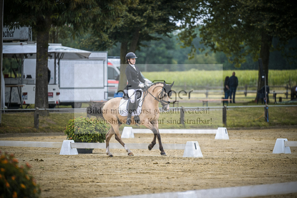 DOS_2987 | Entdecke hochwertige Reitturnierfotos von Foto Oger. Professionell, emotional und authentisch – jetzt Lieblingsmomente im Shop bestellen.Deutschlandweite Turnierfotografie. - Realisiert mit Pictrs.com