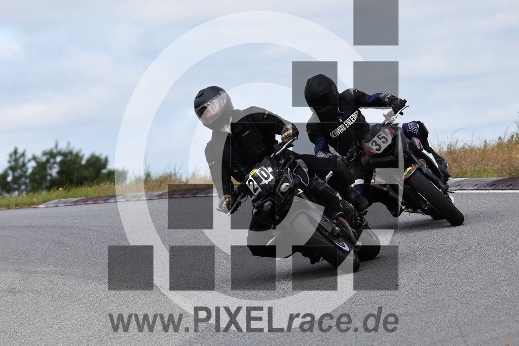 0035-20240713_05131 | Schöne Erinnerungen an spannende Momente - das festzuhalten ist unser Job. PIXELrace.de ist seit 2003 auf den Rennstrecken Europas unterwegs um die Action draußen beim Fahren und die wunderbare Stimmung imm Fahrerlager für euch einzufangen.