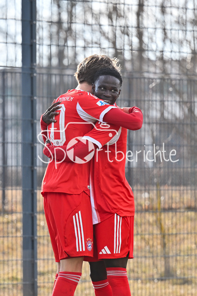 FC Bayern Amateure - FC Viktoria Pilsen U23 | MUNICH, GERMANY - 03. FEBRUARY: Jubel der Bayern nach dem Treffer zum 1-0 durch Guido DELLA ROVERE (FC Bayern München II 10) / Tor / Torschuetze / Freude / Happy während dem Testspiel zwischen den Amateuren des FC Bayern und dem FC Viktoria Pilsen B am FC Bayern Campus