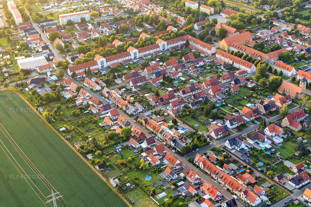 Luftbild: Friedhofstraße x Kirchstr im Ortsteil Nachterstedt in Seeland im Bundesland Sachsen-Anhalt in Deutschland. Foto: IMG_148059.jpg vom 11.06.2025 durch Werner Riehm/FLY-FOTO.de