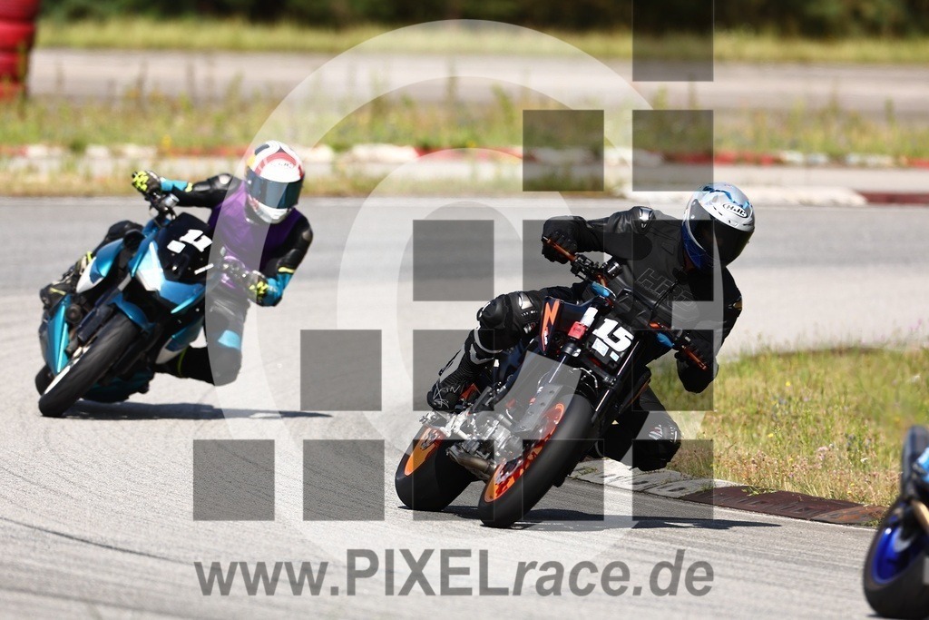 0011-20240805_00995 | Schöne Erinnerungen an spannende Momente - das festzuhalten ist unser Job. PIXELrace.de ist seit 2003 auf den Rennstrecken Europas unterwegs um die Action draußen beim Fahren und die wunderbare Stimmung imm Fahrerlager für euch einzufangen.