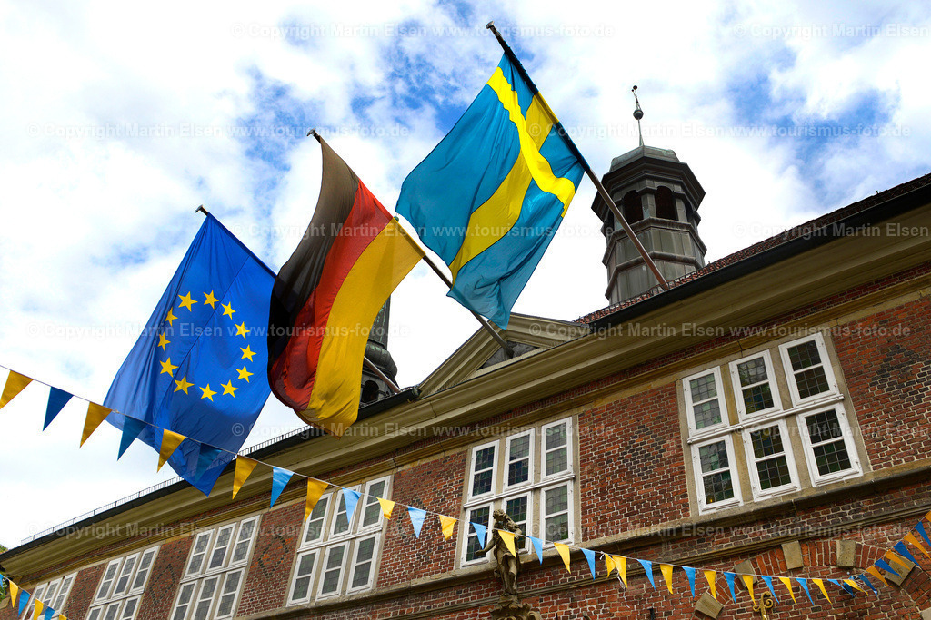 Stade Fahnen Rathaus_ELS_0959131606 | Fotos aus den Touristenorten aus Norddeutschland. - Realisiert mit Pictrs.com
